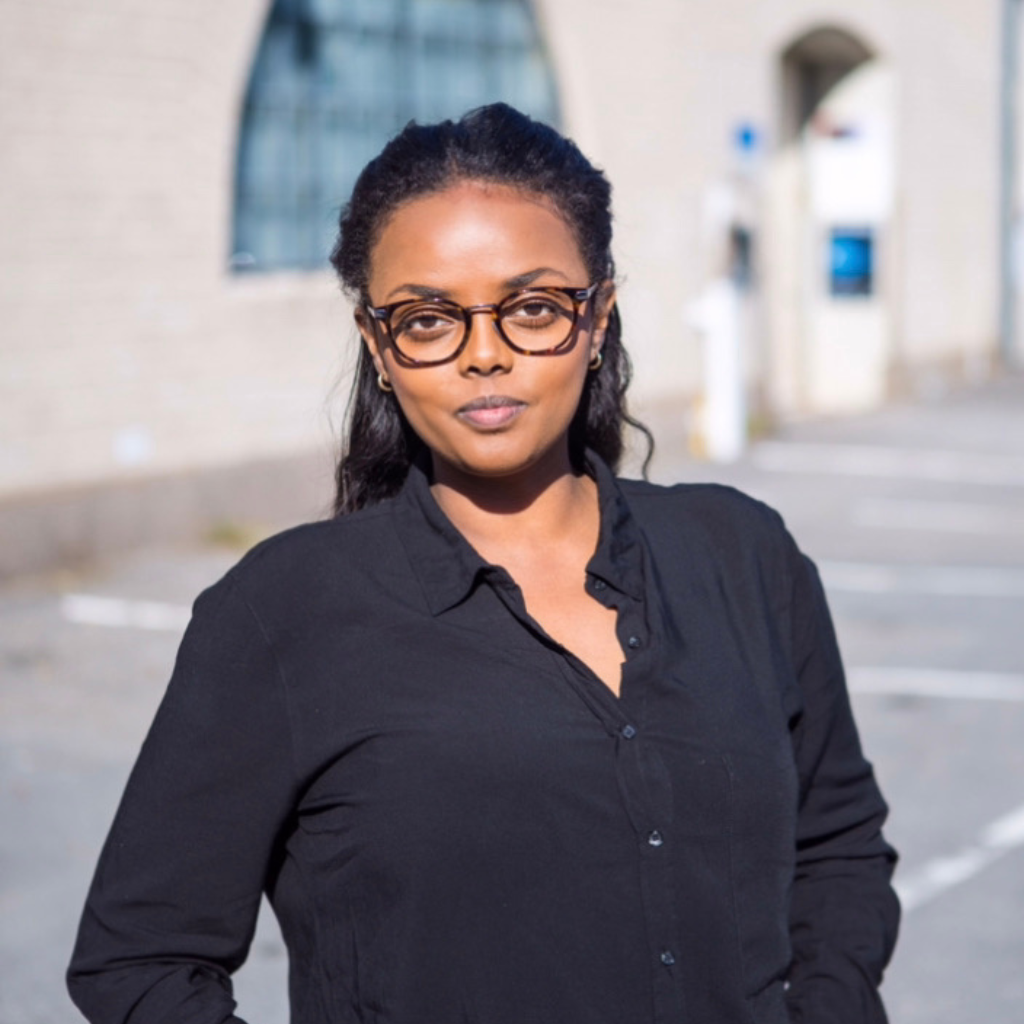 Degmo Daar, the subject of the blogpost, looking confidently into the camera